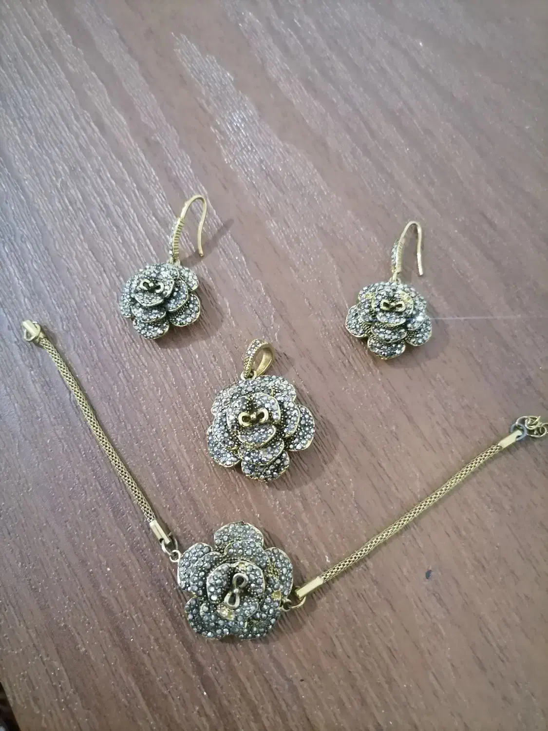 سرویس بسیارزیبا|جواهرات|سبزوار, شرق کال شمالی|دیوار