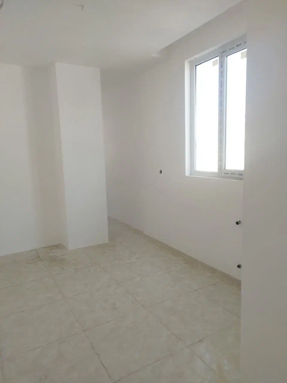 اپارتمان ۱۱۴متری /خام/وام دار/چهارراه مهدیه|فروش آپارتمان|کرمان, |دیوار