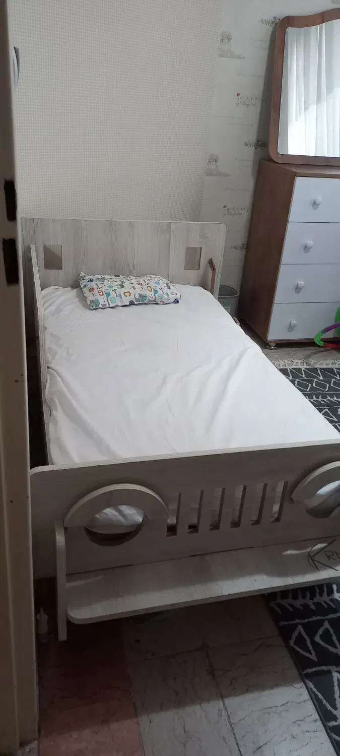 تخت کودک طرح ماشین تا ۸ سال|اسباب و اثاث بچه|تهران, مجیدآباد|دیوار