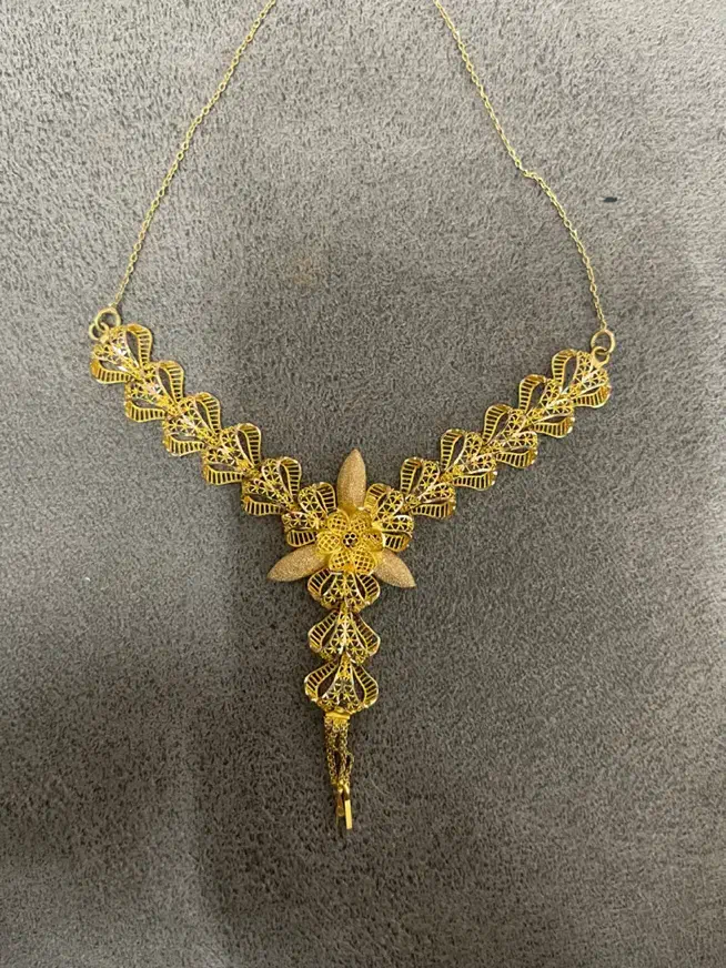 گردنبند. پلاک الیزابت. النگو شکسته|جواهرات|تربتحیدریه, شهید قرنی|دیوار