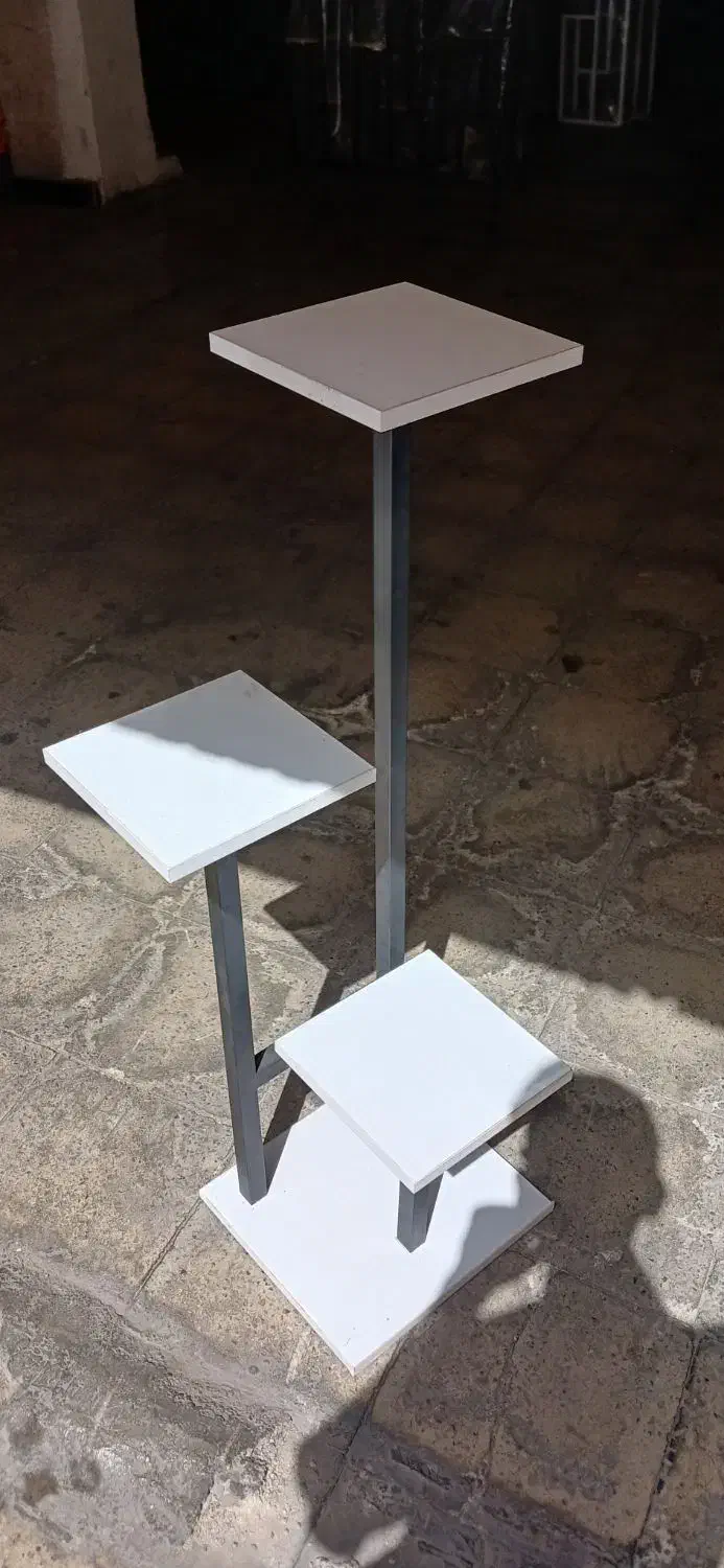 استند گلدان سالم ،تمیز ،نو|گل و گیاه طبیعی|تهران, میدان ولیعصر|دیوار