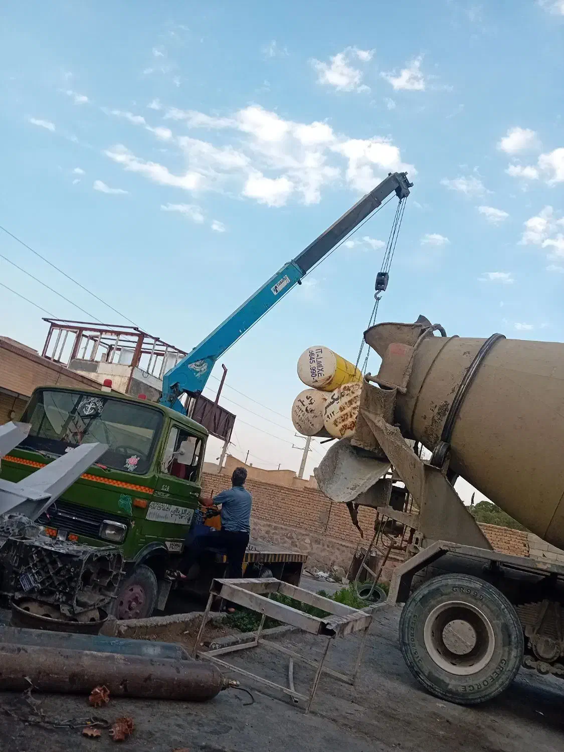 خدمات شبانه روزی  جرثقیل خاور ۳ تن|خدمات حمل و نقل|تبریز, |دیوار