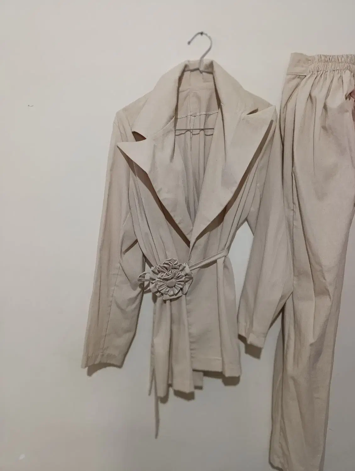 تعدادی لباس|لباس|هشتگرد, شهرک ولیعصر (مصلی)|دیوار