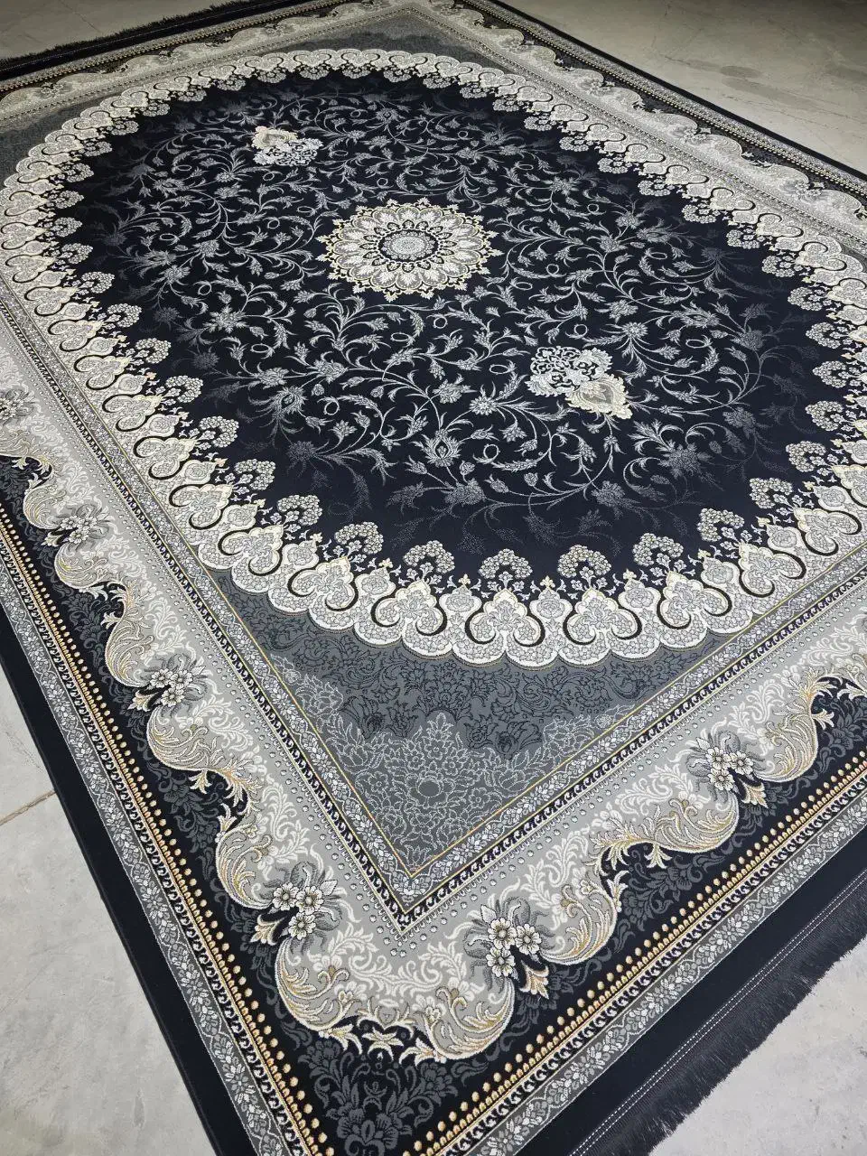 فرش ۷۰۰ شانه/تمام نخ اصل/۱۲ متری/ارسال سراسر کشور|فرش|سنندج, |دیوار