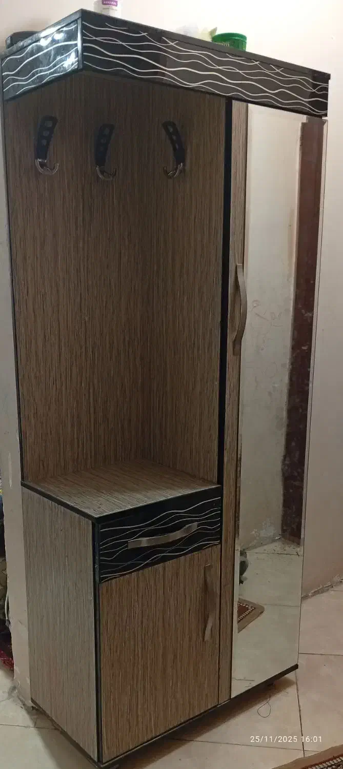 جاکفشی و جالباسی سالم و تمیز آینه‌دار|جاکفشی، کمد، دراور|جیرفت, |دیوار