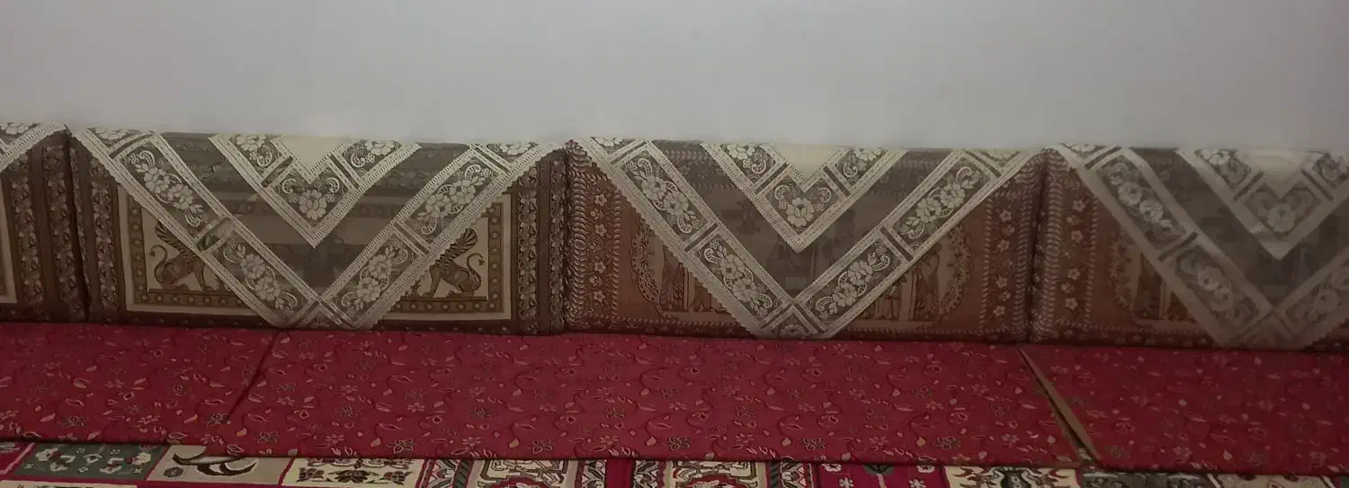 چهار عدد پشتی سه عدد کناره به فروش می‌رود|پشتی|شوشتر, |دیوار