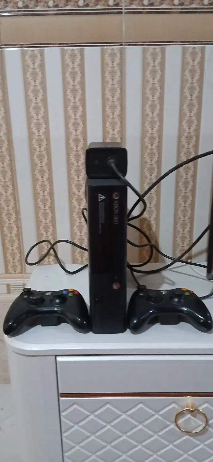 ایکس باکس 360 فول گیم با دو دسته هارد 300 گیگ|کنسول، بازی ویدئویی و آنلاین|کرج, کوی امامیه|دیوار