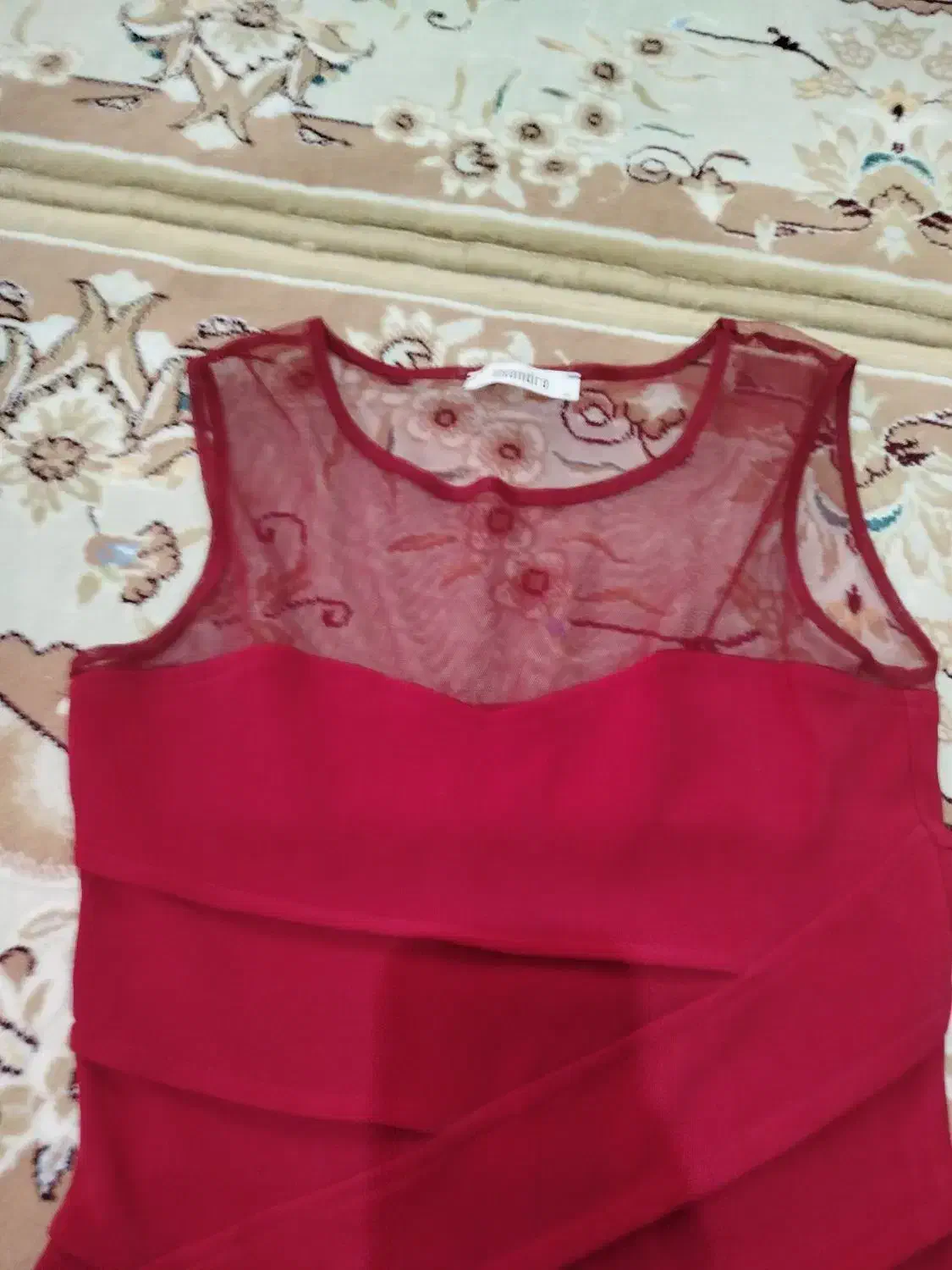 لباس قرمز|لباس|تهران, خزانه|دیوار