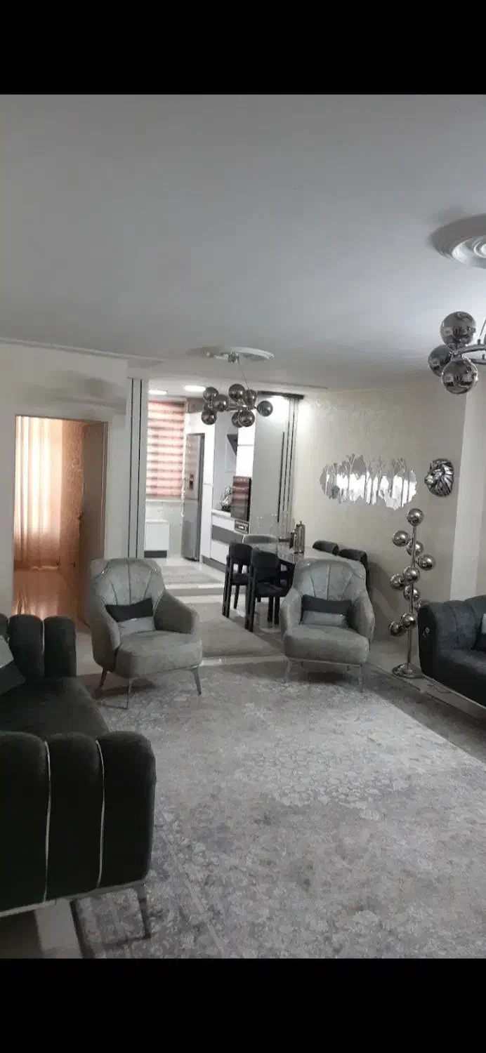 مبل نوی نوسه ماهه خریدم زیره قیمت مغازه میدم|مبلمان خانگی و میز عسلی|فردیس, قریشی|دیوار