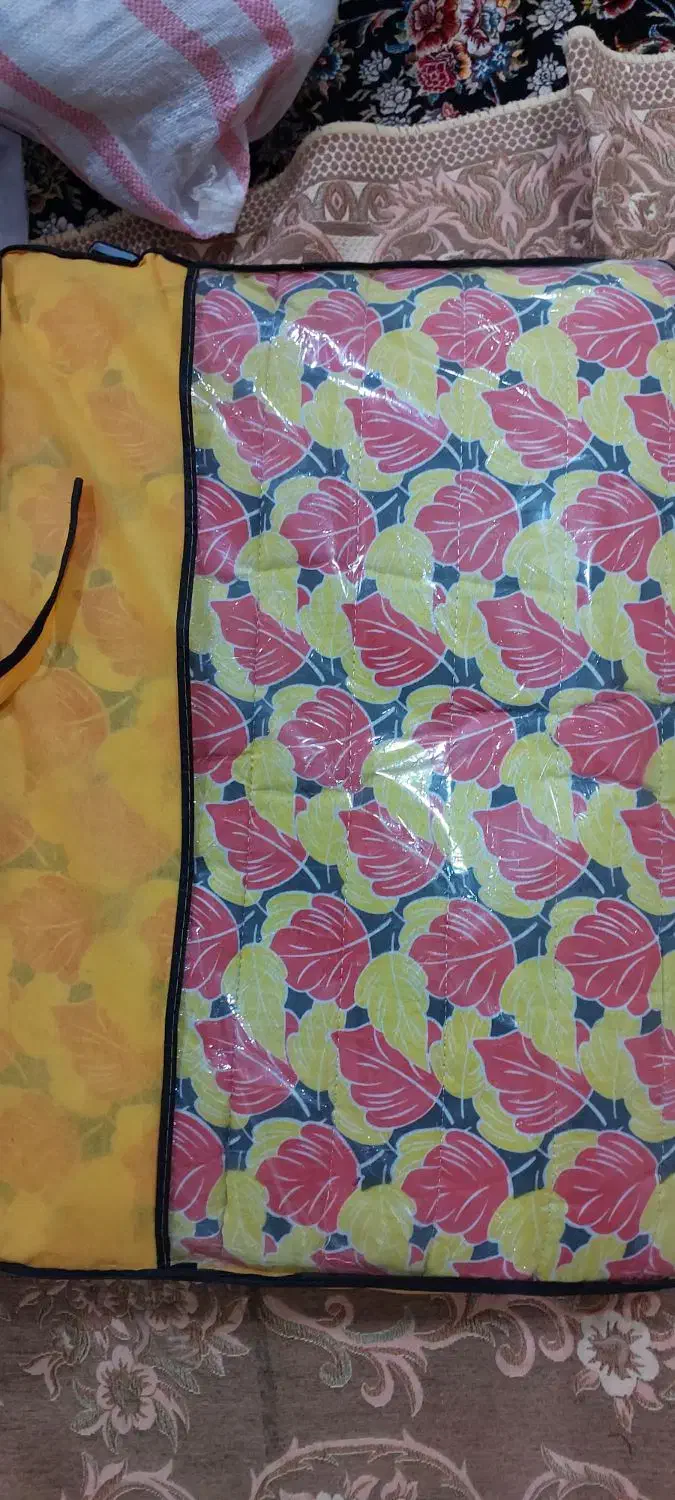 پتو مسافرتی و تشک های تک نفره|رختخواب، بالش، پتو|کرمانشاه, |دیوار