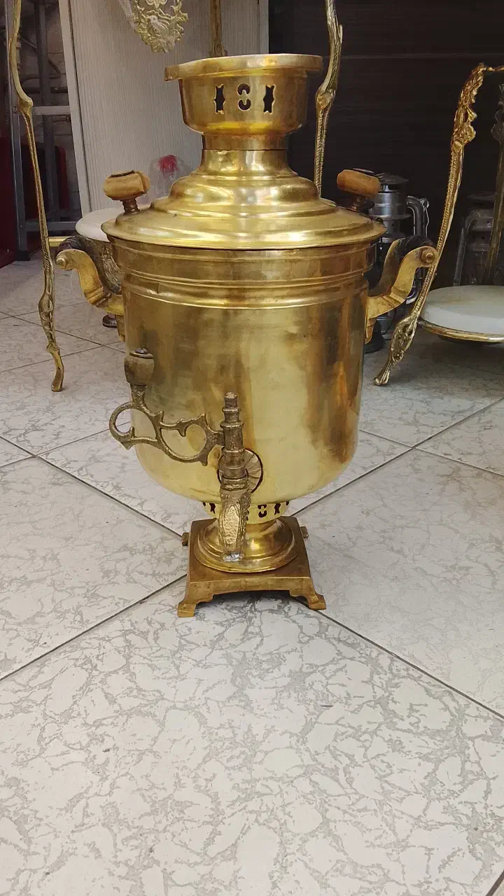 سماور قدیمی کهنه|کلکسیون اشیاء عتیقه|کاشمر, |دیوار