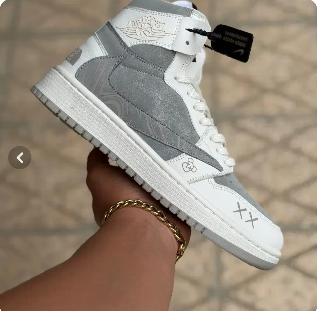 کتونی|کیف، کفش، کمربند|قیدار, |دیوار