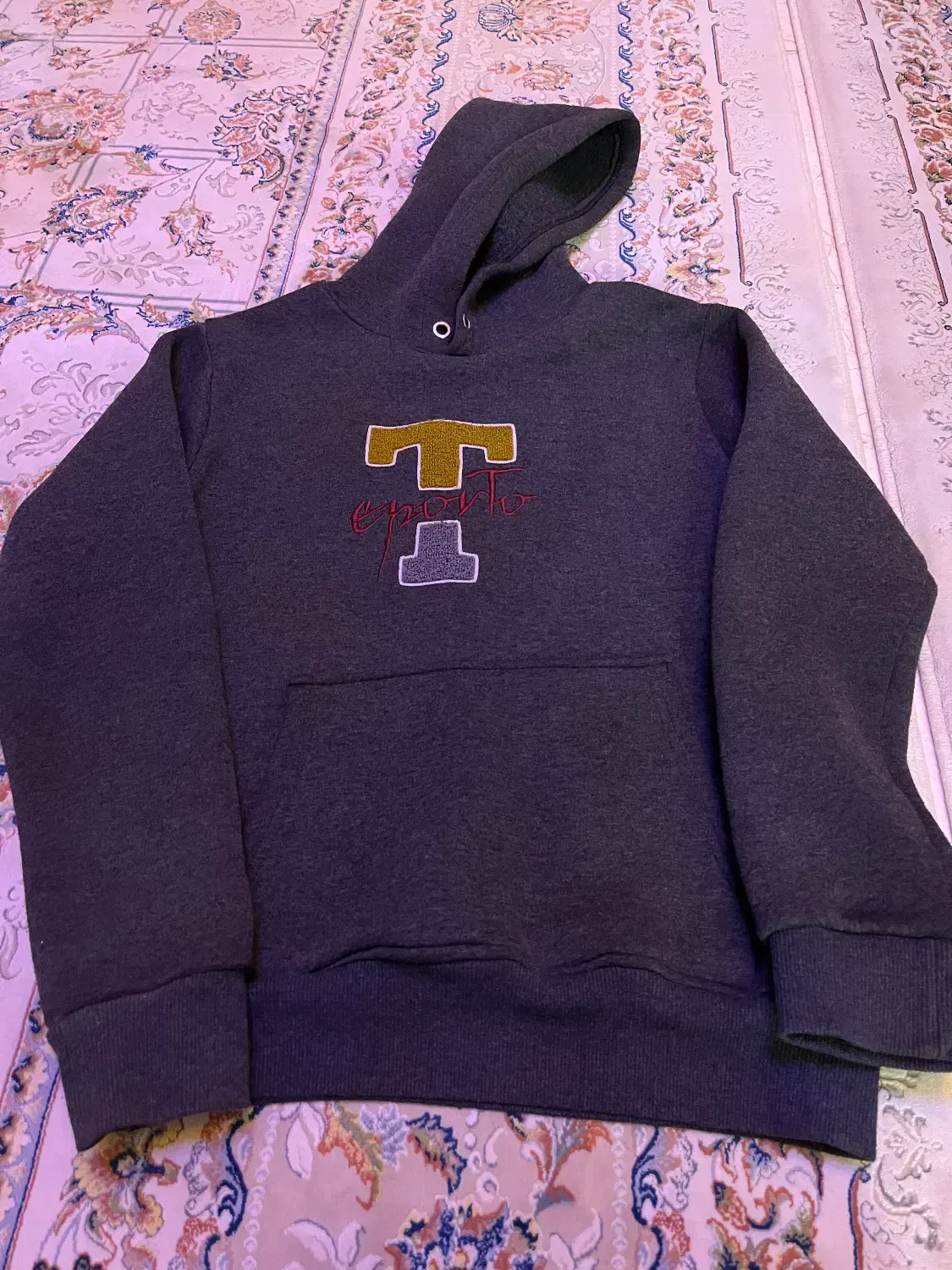 هودی|لباس|رشت, استادسرا|دیوار