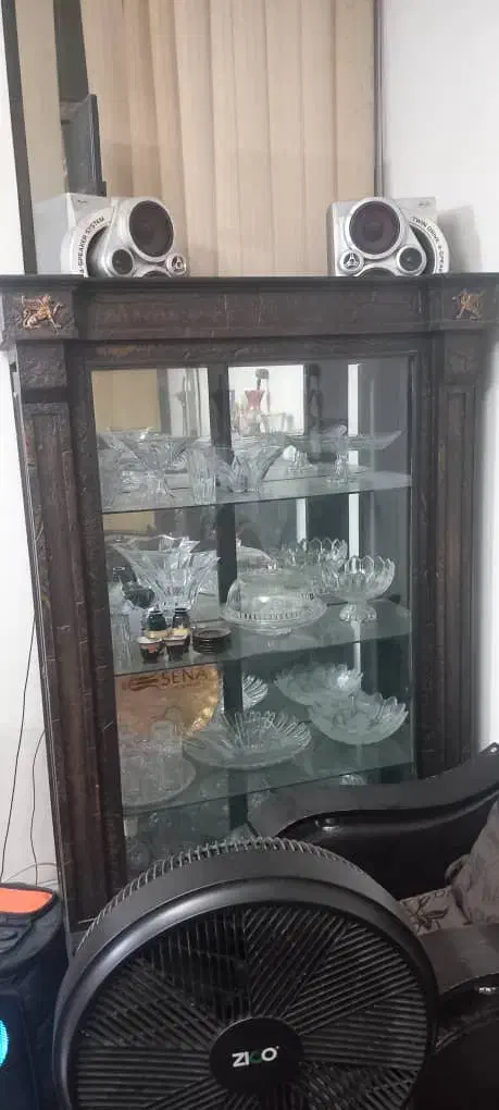 بوفه ویترینی با چوب بسیار مرغوب|بوفه، ویترین، کنسول|شیراز, عادل آباد|دیوار