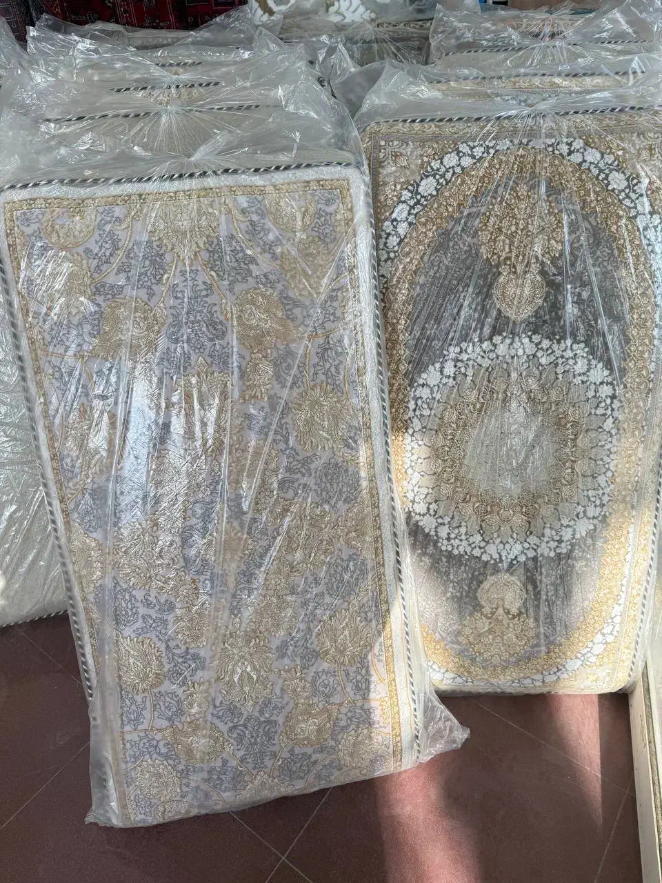 پشتی درجه یک وجدید|پشتی|نیشابور, میدان حافظ|دیوار