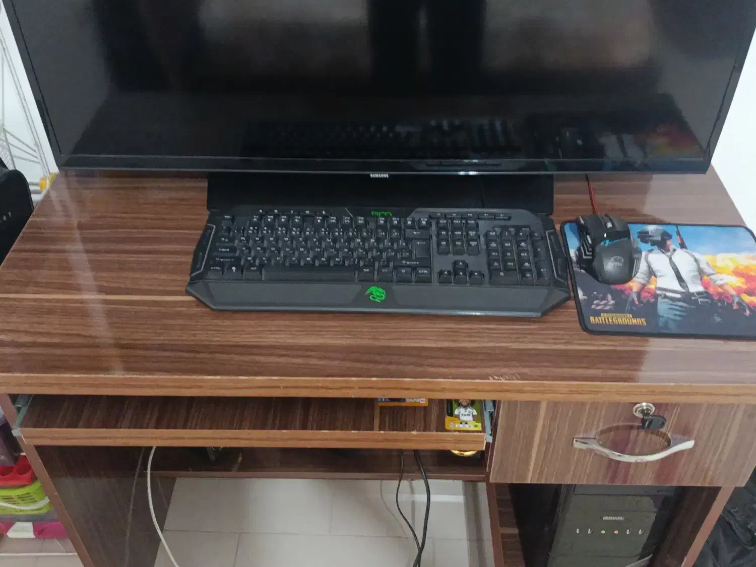 میز کامپیوتر سالم قهوه ای|میز تحریر و کامپیوتر|زنجان, |دیوار