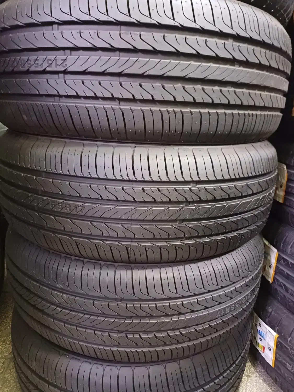 لاستیک ۲۱۵ ۵۵ ۱۷|قطعات یدکی و لوازم جانبی|مشهد, کوشش|دیوار