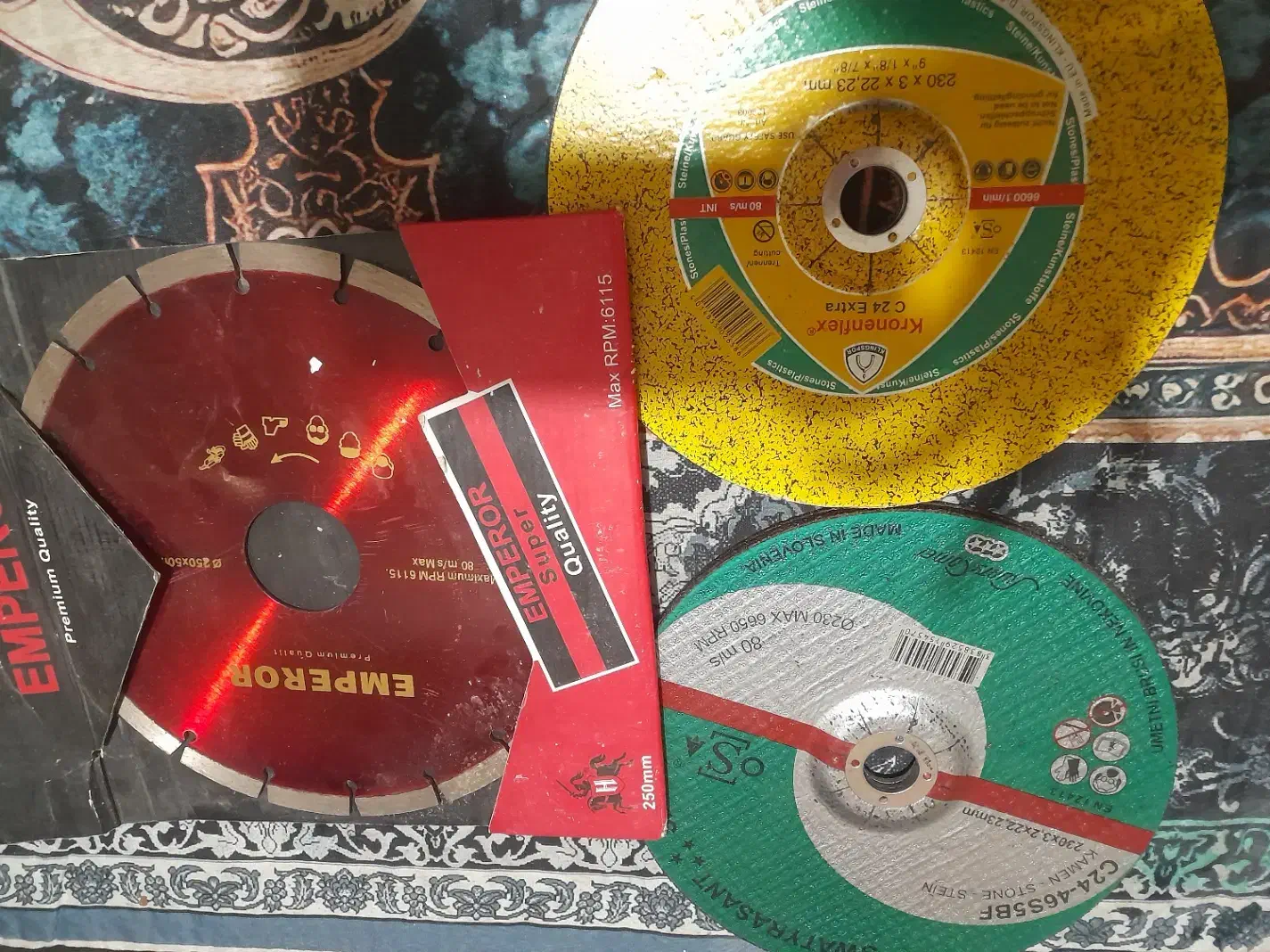 صفحه سنگبری و غلطک نقاشی|مصالح و تجهیزات ساختمان|شاهینشهر, عطار|دیوار