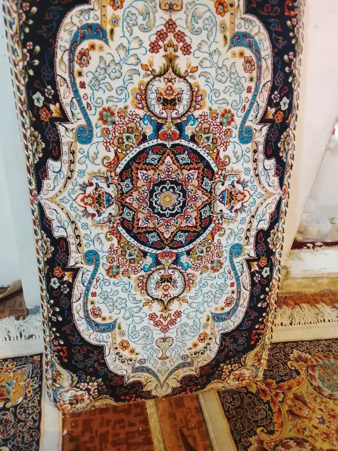 یک جفت بشتی نو|پشتی|قم, باجک یک|دیوار