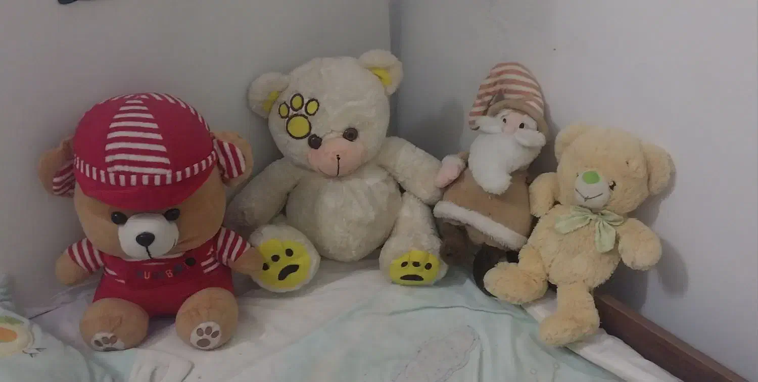 عروسک|اسباب‌بازی بچه|رباط‌کریم, رباط‌کریم|دیوار