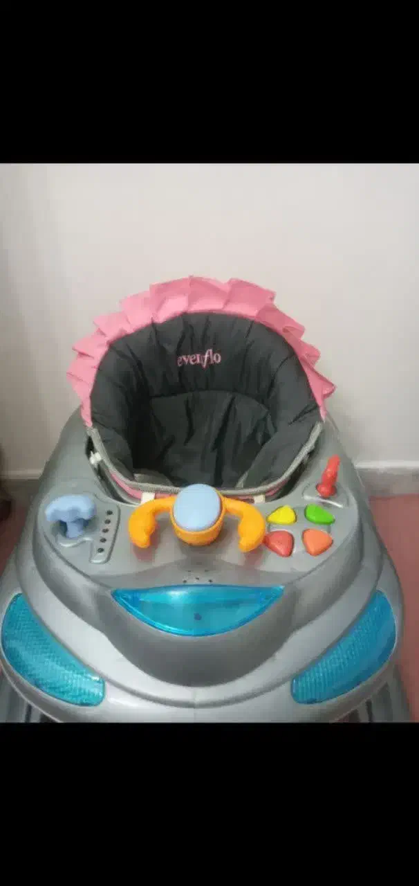 روروک وکریر|کالسکه و لوازم جانبی|اسلام‌شهر, شهرک قائمیه|دیوار