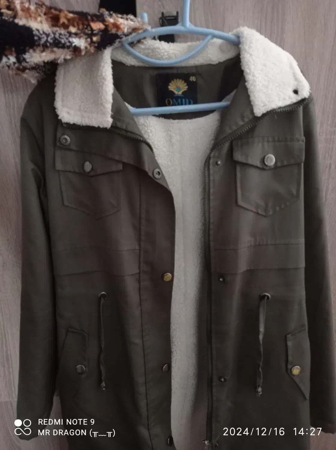 کاپشن|لباس|گنبد کاووس, |دیوار