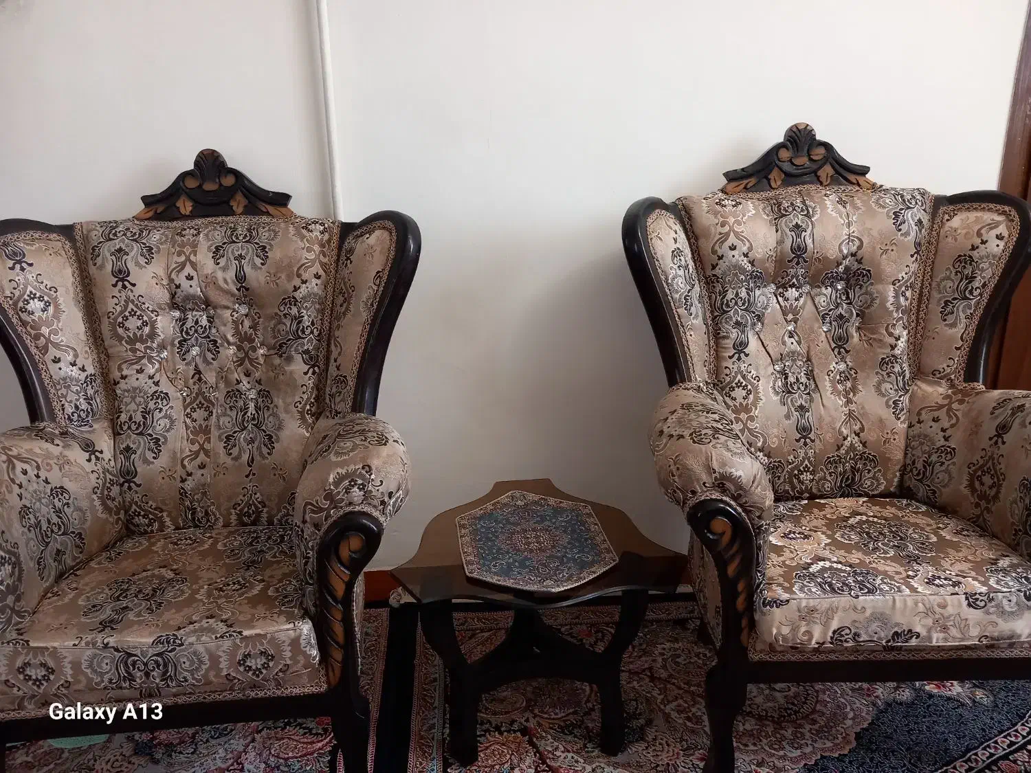 مبل استیل ۷ نفره کاملا سالم بهمراه ۳ عدد عسلی|مبلمان خانگی و میز عسلی|نهاوند, |دیوار