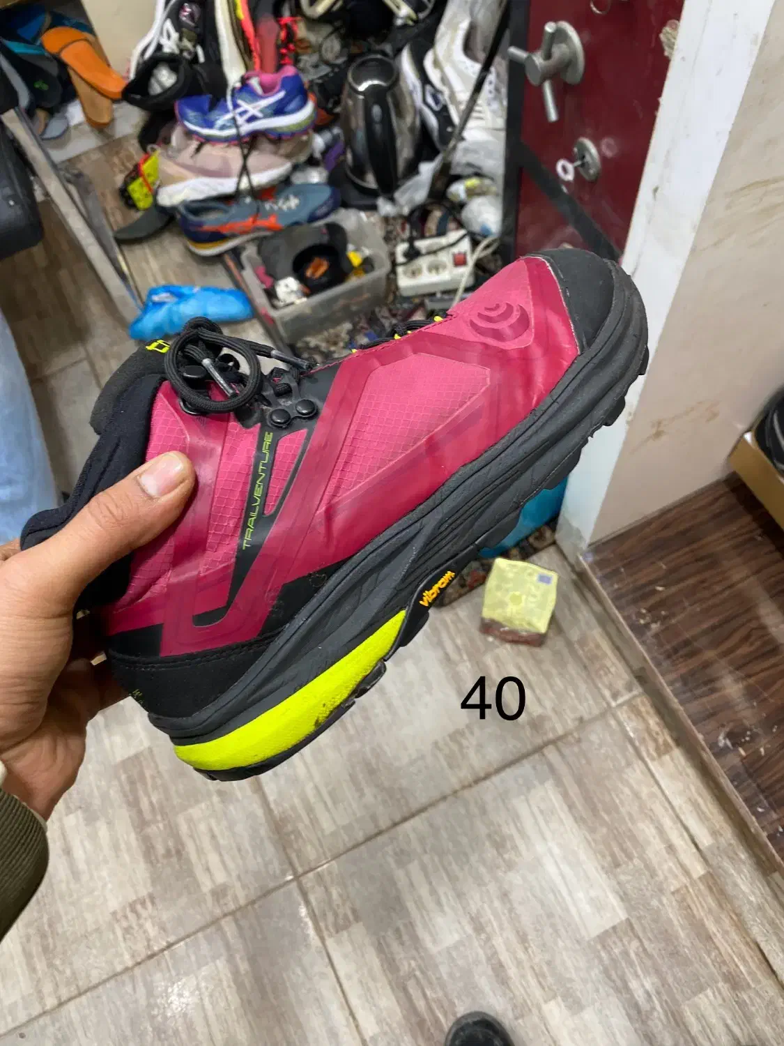 stock orginal|کیف، کفش، کمربند|مشهد, حرم مطهر رضوی|دیوار