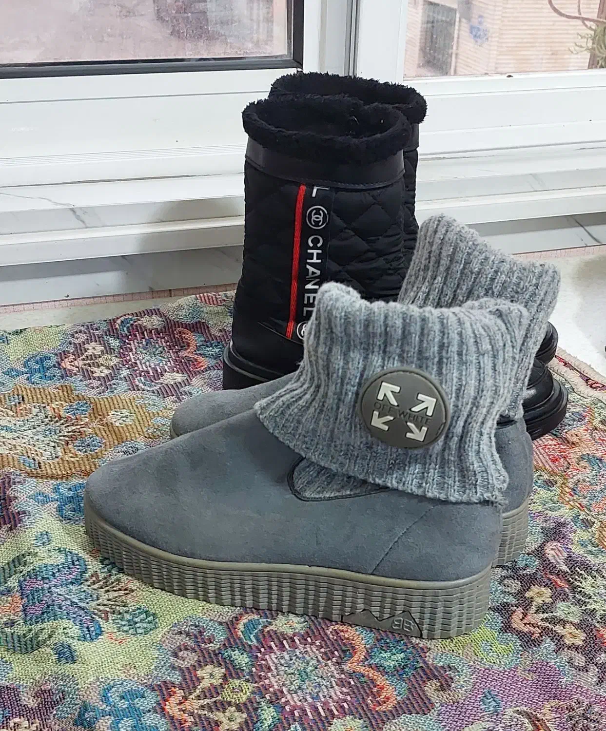 نیم بوت طوسی|کیف، کفش، کمربند|رشت, حمیدیان|دیوار