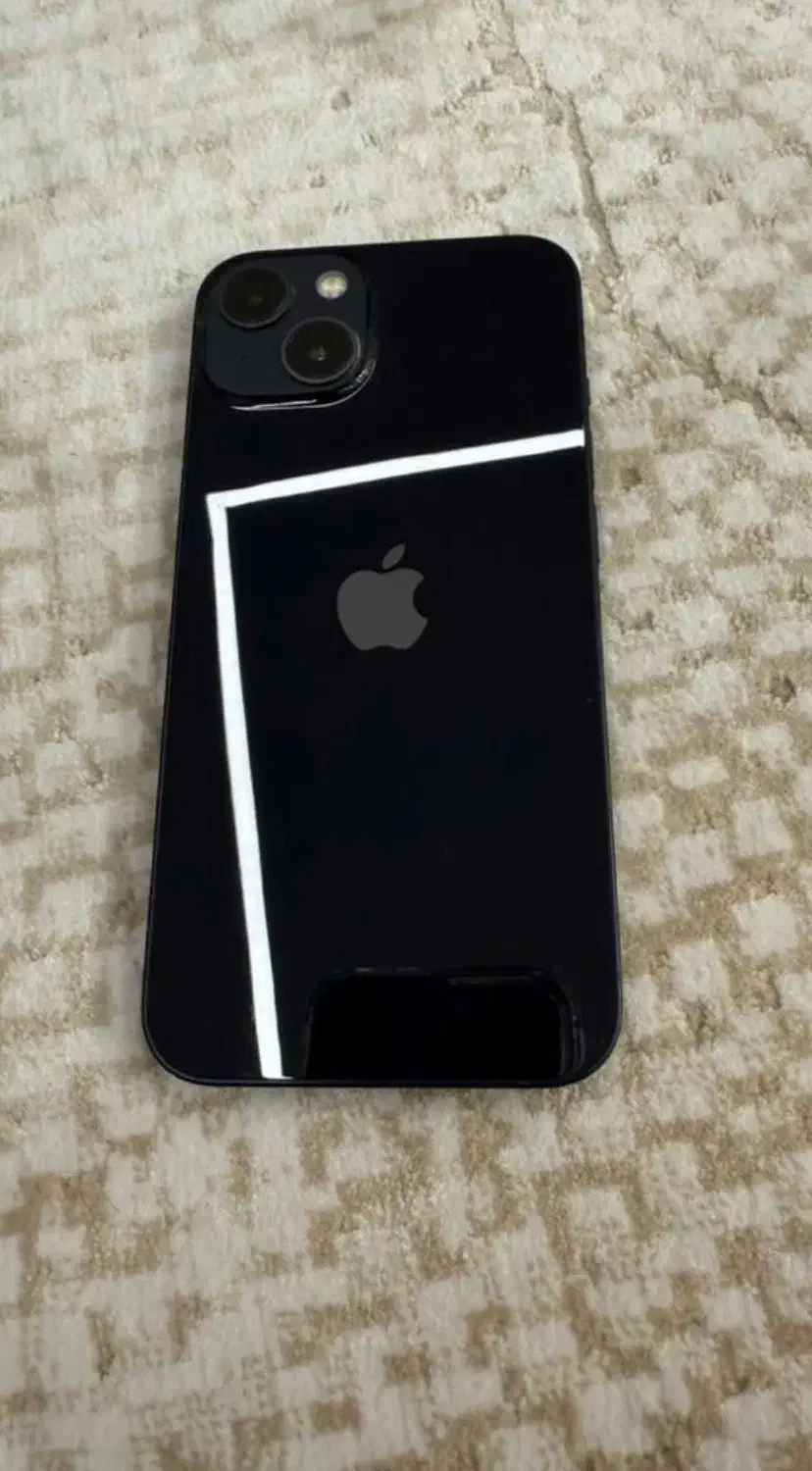 Phone 13 Normal|موبایل|پرند, فاز ۴|دیوار