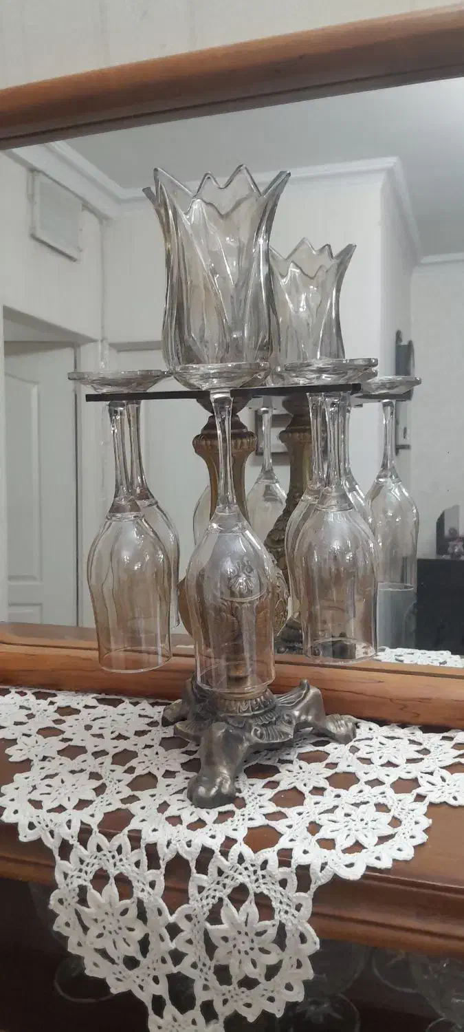 آینه با قاب چوب و شمعدان دور گیلاس درحدنو|آینه|رباط‌کریم, رباط‌کریم|دیوار