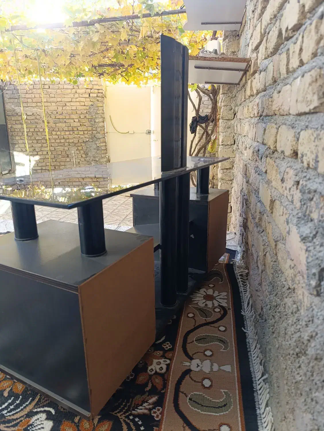 میز تی وی قدیمی مشکی شیشه ای|میز تلویزیون|شیروان (خراسان), |دیوار