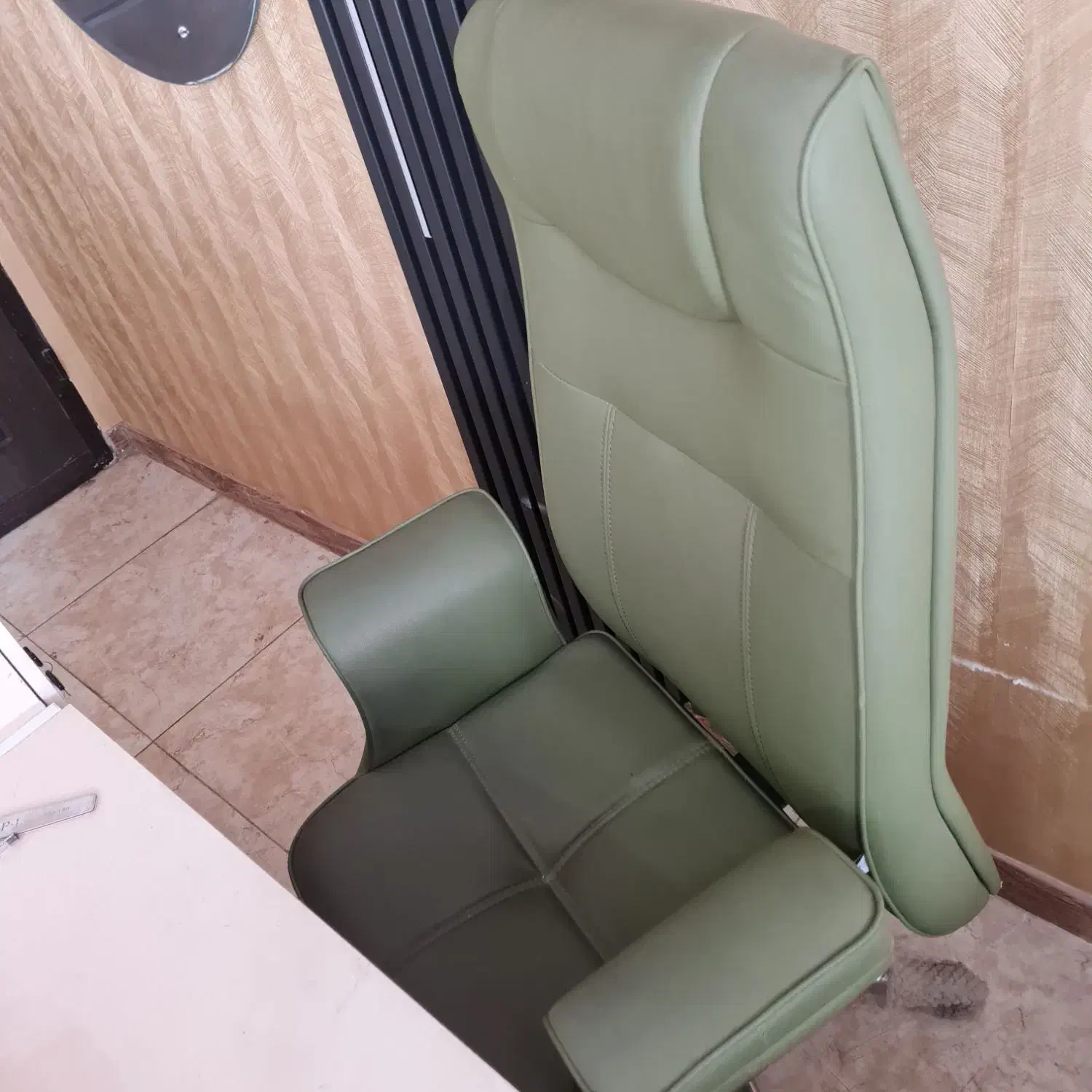 صندلی مدیریت|مبلمان اداری|رشت, نامجو|دیوار