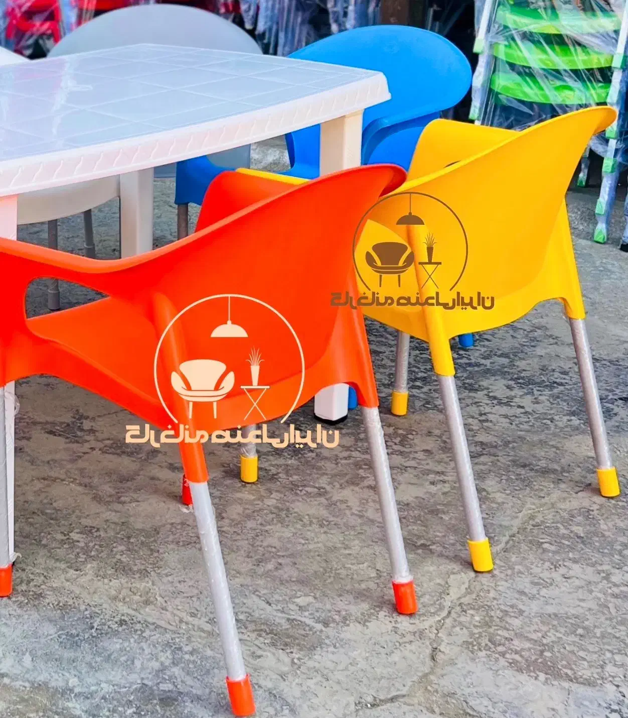صندلی پلاستیکی  باغی کافه طرح یونیک ناصر|میز و صندلی غذاخوری|تهران, میدان ولیعصر|دیوار