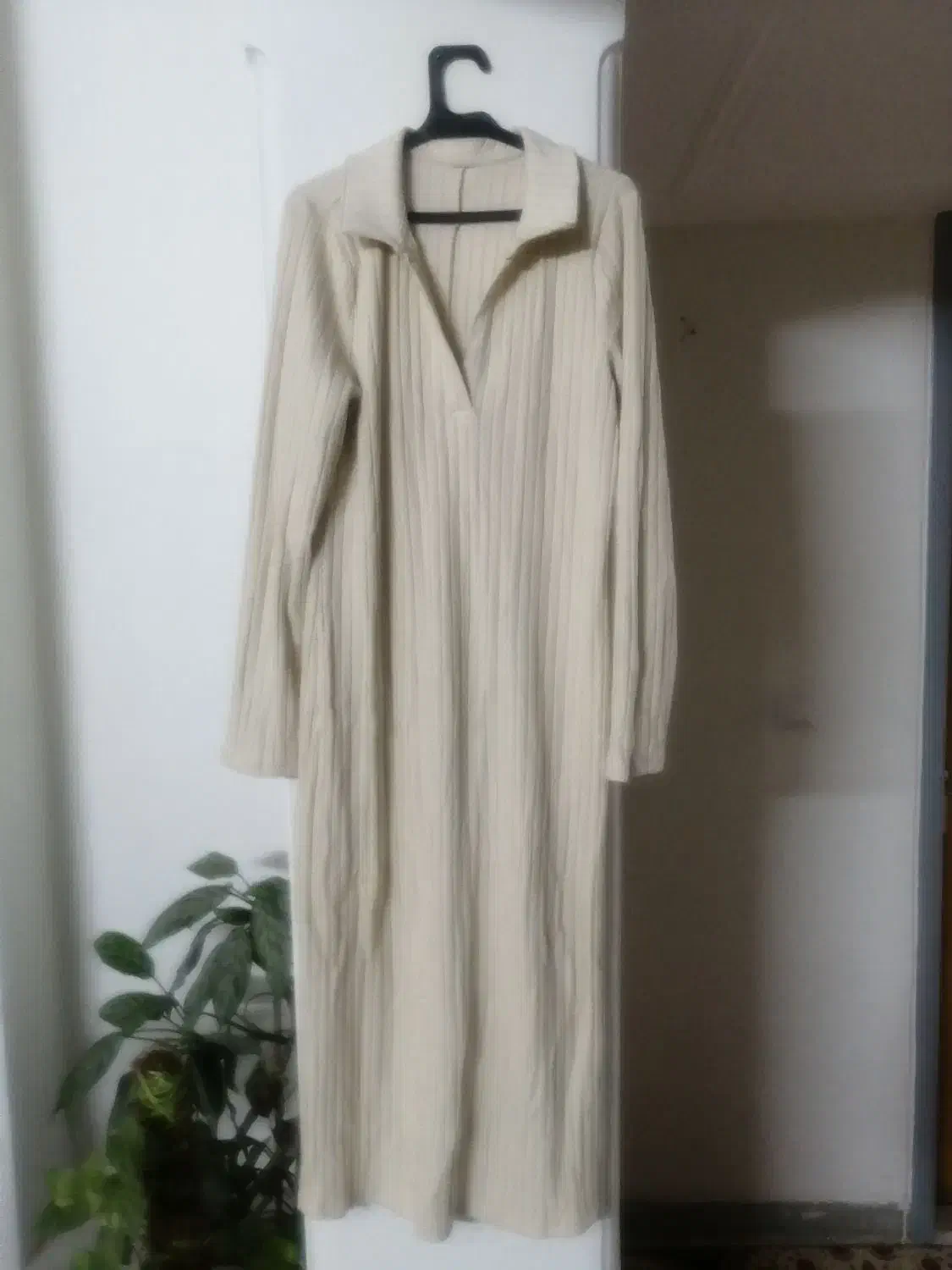 لباس مجلسی، مانتو، دامن، پالتو|لباس|اصفهان, خواجه عمید|دیوار