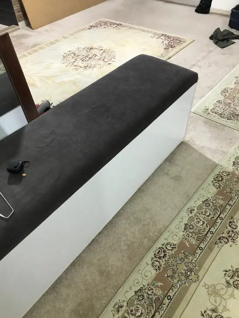 میز آرایشی و‌ صندلی و آینه|آرایشگاه و سالن‌های زیبایی|ساری, |دیوار