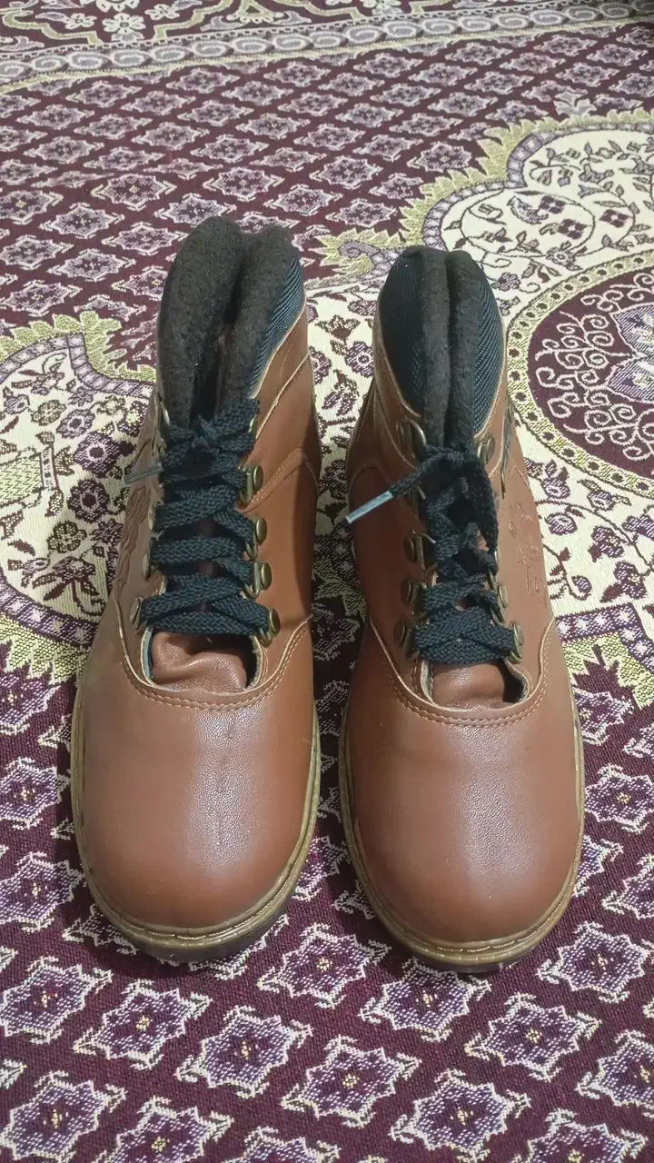 کفش پسرانه|کیف، کفش، کمربند|شوط, |دیوار