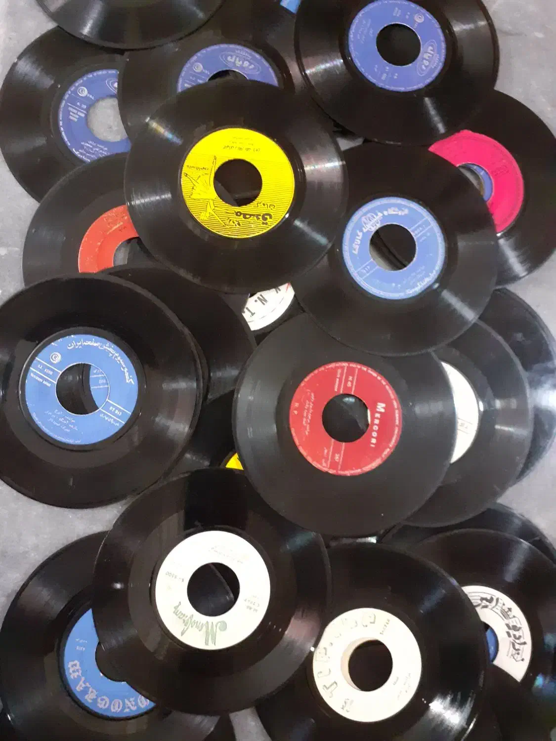 تعدادی صفحه ۴۵ دور فارسی و ترکی|فیلم و موسیقی|تبریز, |دیوار