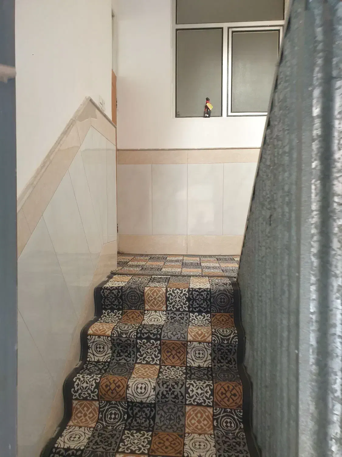 ساختمان سه طبقه دربست|اجارهٔ خانه و ویلا|قم, شهرک فاطمیه|دیوار