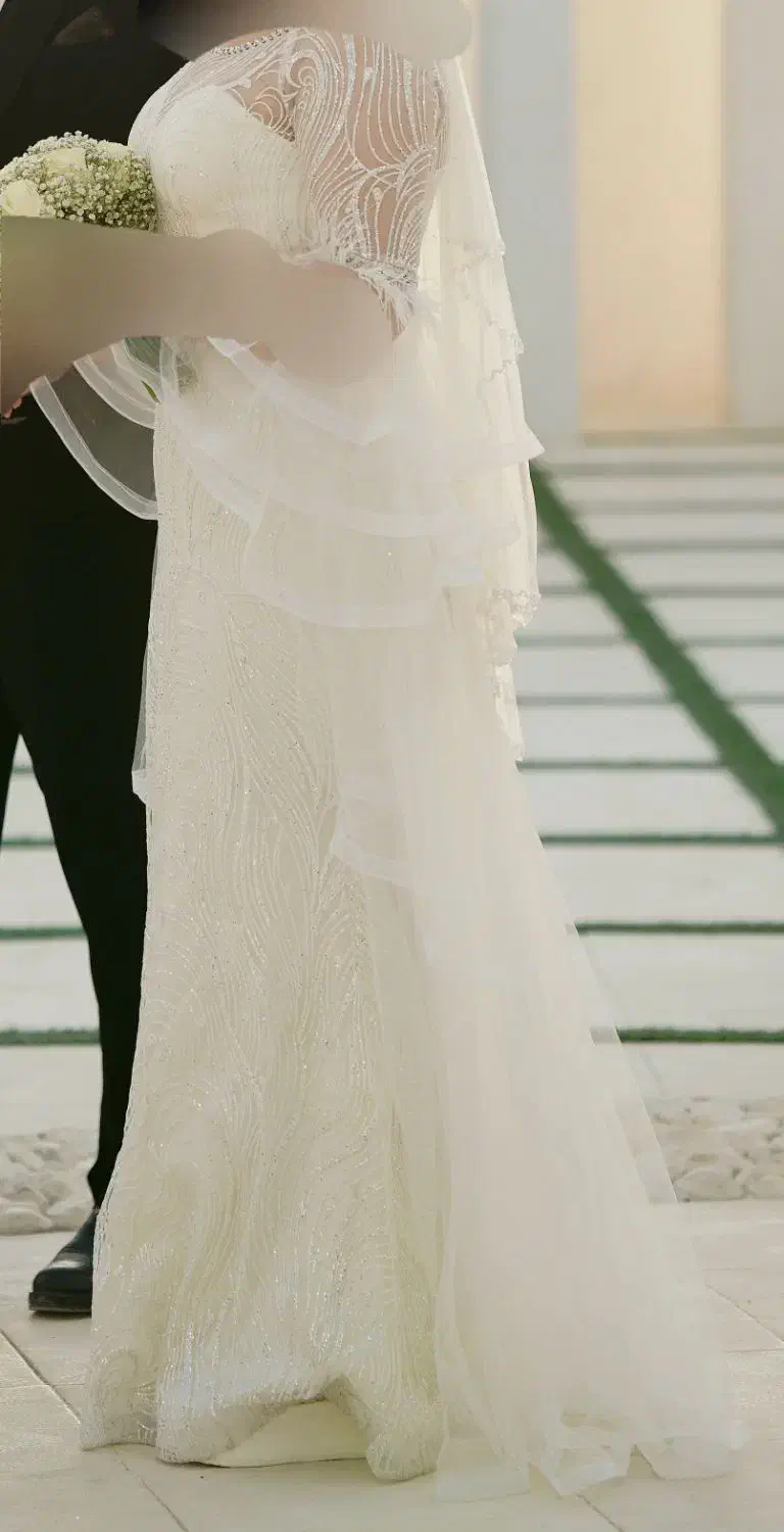 لباس عقد|لباس|نجف‌آباد, معرفت|دیوار