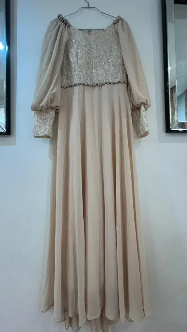 لباس مجلسی|لباس|رشت, نظری|دیوار