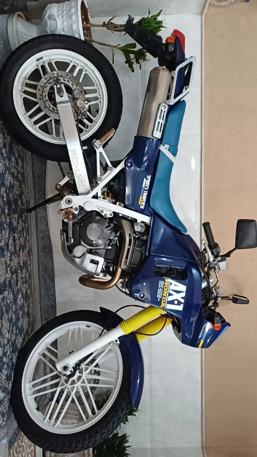 موتر AX.1|موتورسیکلت|ابرکوه, |دیوار