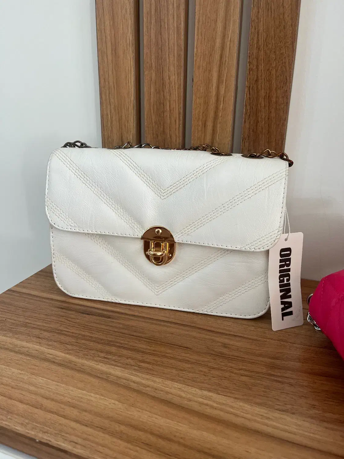 کیف|کیف، کفش، کمربند|شهرکرد, |دیوار