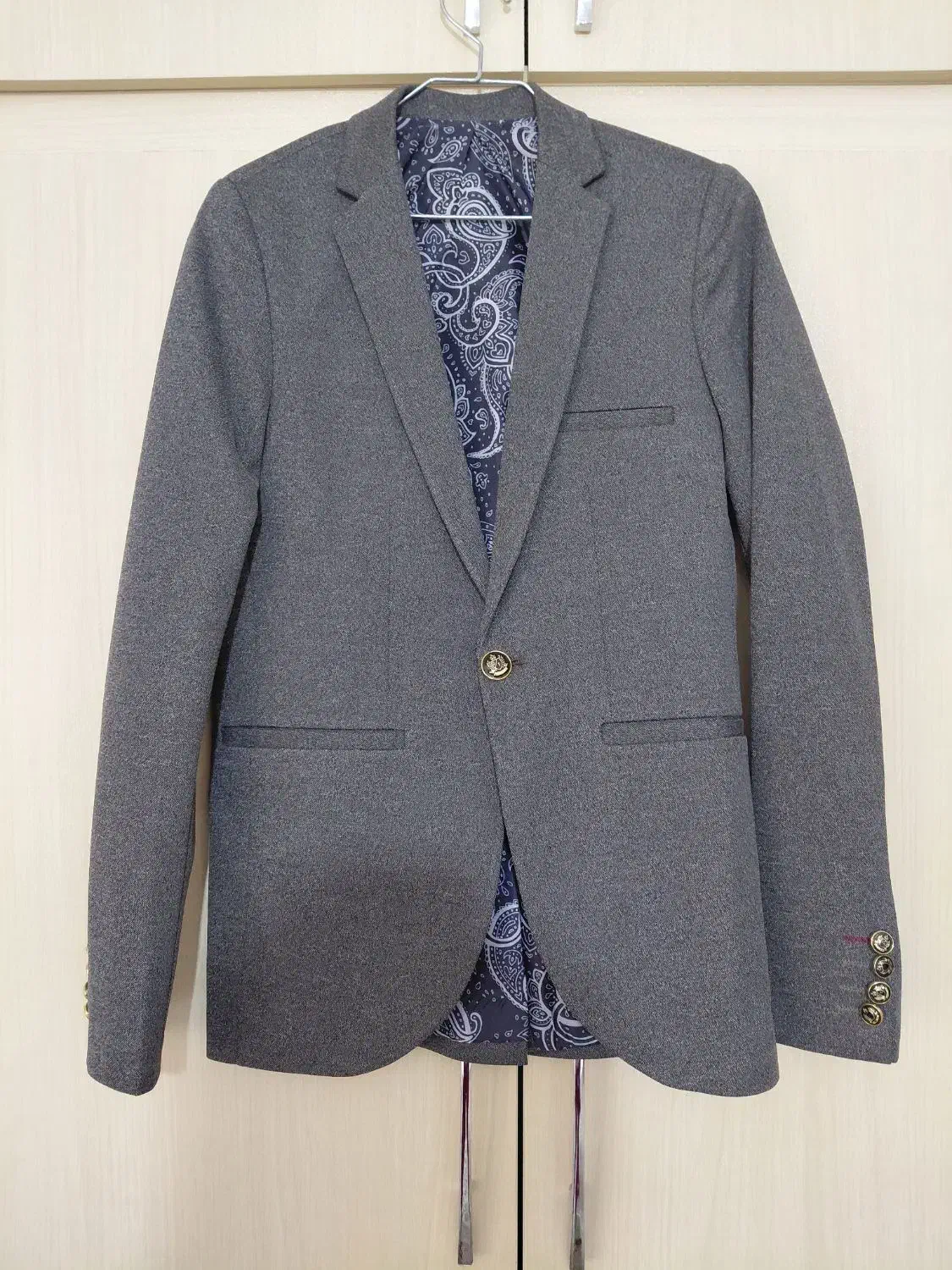 کت تک مردانه|لباس|شاهین‌شهر, فردوسی|دیوار