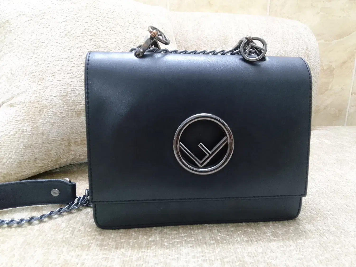 کیف|کیف، کفش، کمربند|قم, باجک یک|دیوار