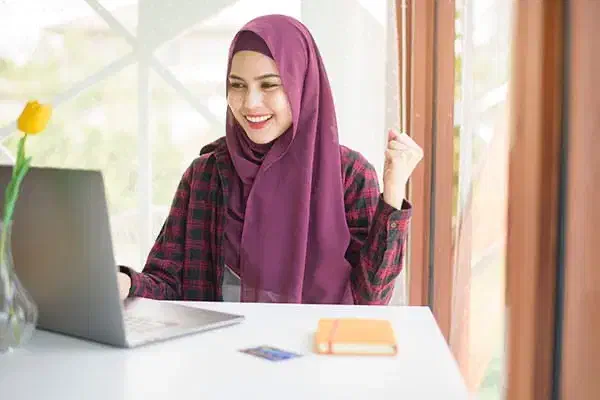 استخدام فروشنده تلفنی و حضوری|استخدام بازاریابی و فروش|قم, سالاریه|دیوار