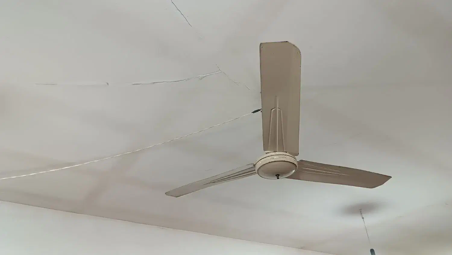 پنکه سقفی|پنکه و تصفیه‌کنندهٔ هوا|ملایر, |دیوار