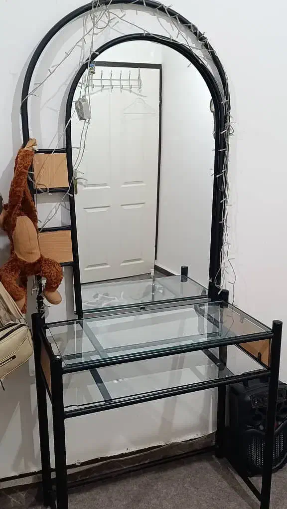 میز ارایشی|تخت و سرویس خواب|اهواز, کوی سعدی|دیوار