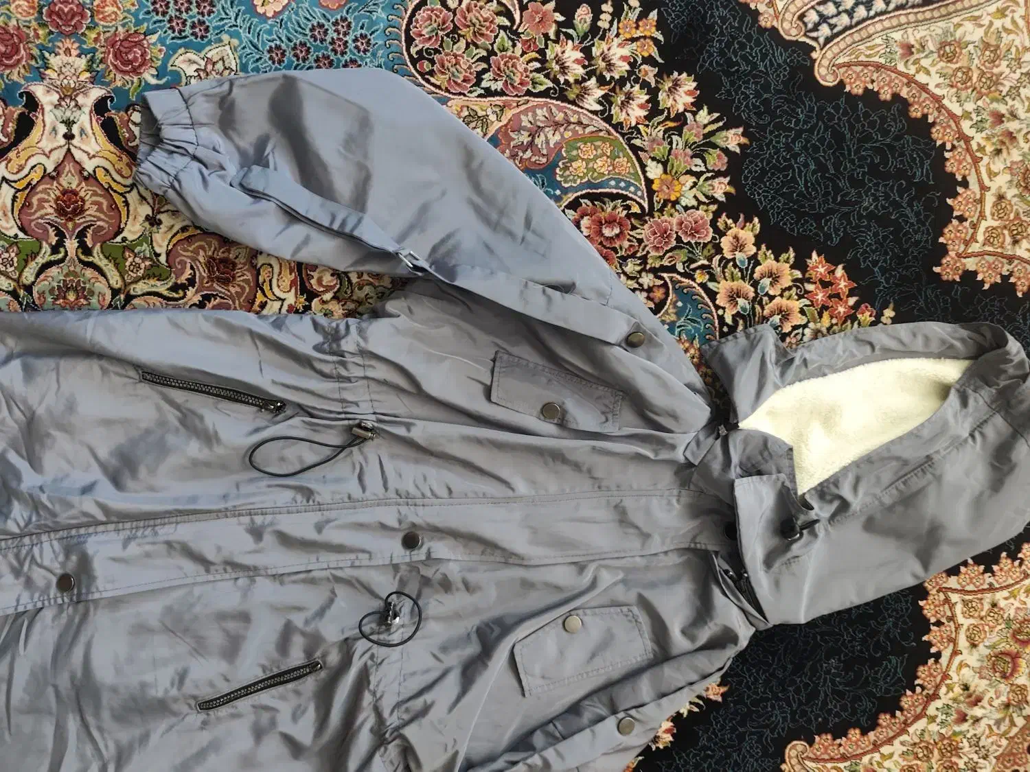 پالتو بارونی|لباس|اراک, |دیوار