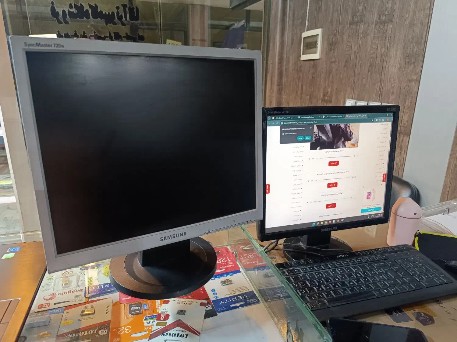 دو عدد مانیتور سامسونگ ۱۷ اینچ|قطعات و لوازم جانبی رایانه|هشتگرد, هشتگرد قدیم|دیوار